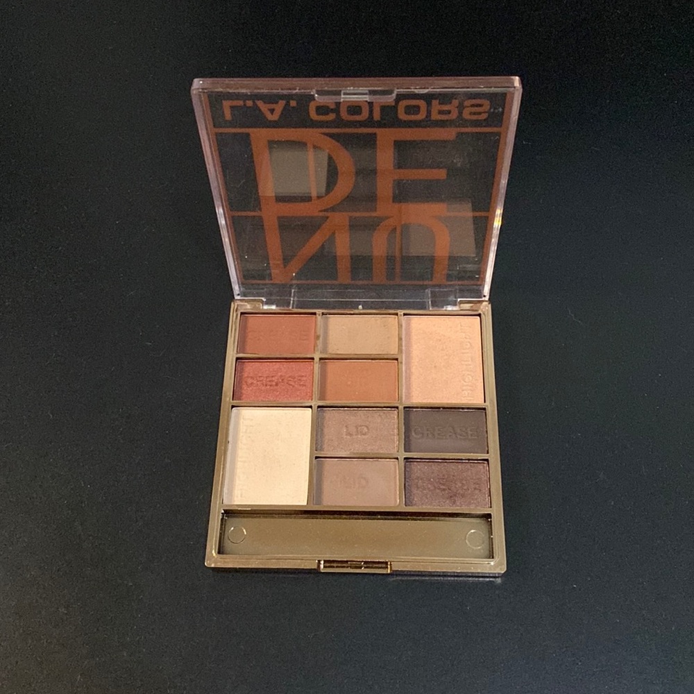 L.A COLORS eyeshadow palette